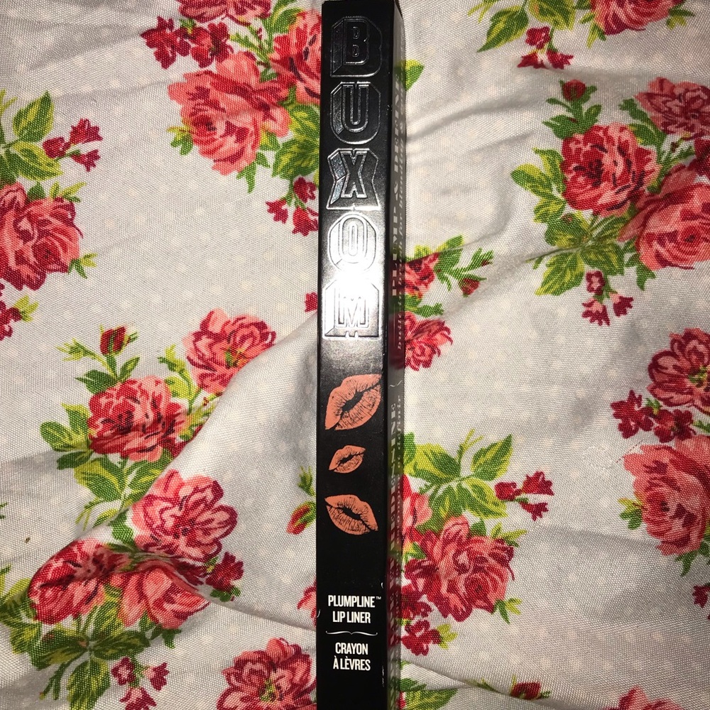 Buxom LipLiner
